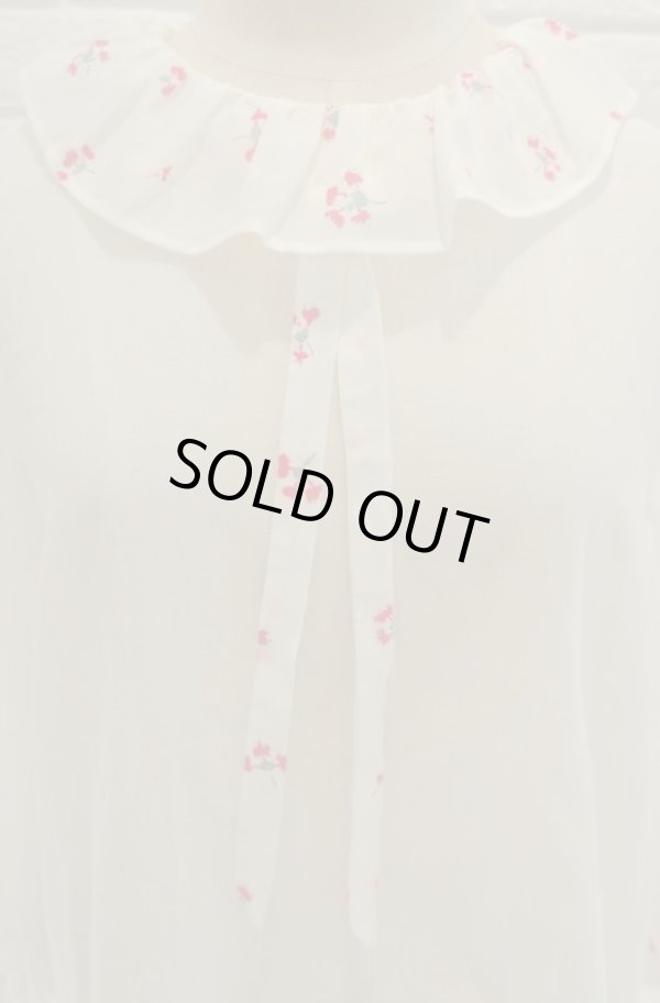 リボンをタイのように使ってもかわいい☆