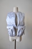 画像1: DECO FLOWER QUILT VEST PALE BLUE  (1)