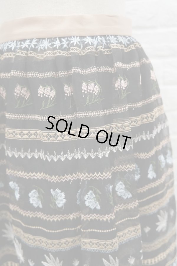 画像2: LOKITHO BORDER FLOWER  SKIRT beige (2)