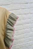 画像5: NON TOKYO (ノントーキョー ）　FRILL NO SLEEVE  BEIGE x M.GREEN (5)