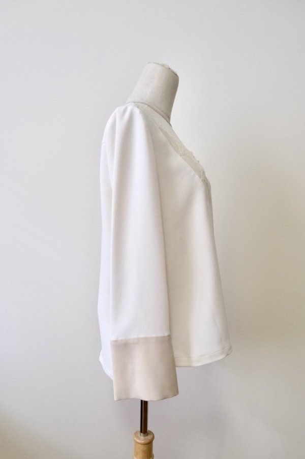 画像2: LOKITHO (ロキト)laced V tops (2)