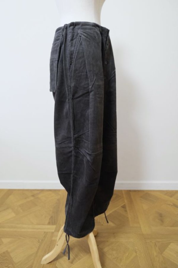 画像2: MERELY MADE（ メアリーメイド）CORDUROY RELAX WIDE PANTS　IRON GREY (2)
