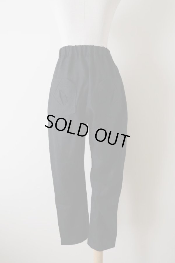 画像2: youmolaugh 薔薇のタックパンツ black (2)