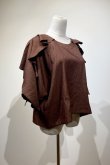 画像2: youmolaugh (ユーモラフ）シャンブレーラッフルプルオーバー　brown (2)