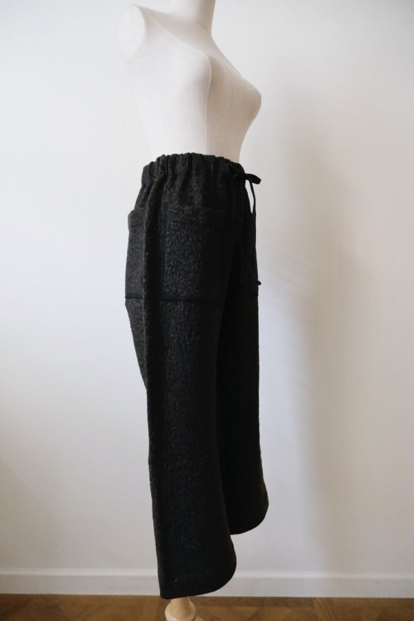 画像2: kéngo (ケンゴ) cotton wool bokomoko flare pants shadow moss black  (2)