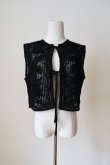 画像1: uca  open-knit grid × hand popcorn stitch vest black (1)