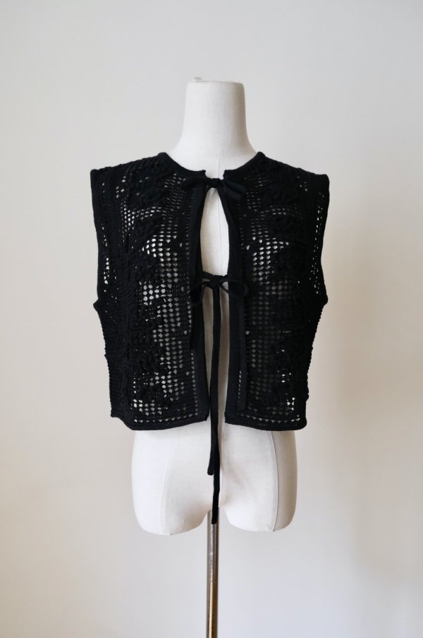 画像1: uca  open-knit grid × hand popcorn stitch vest black (1)