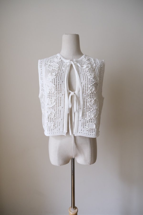 画像1: uca  open-knit grid × hand popcorn stitch vest white (1)