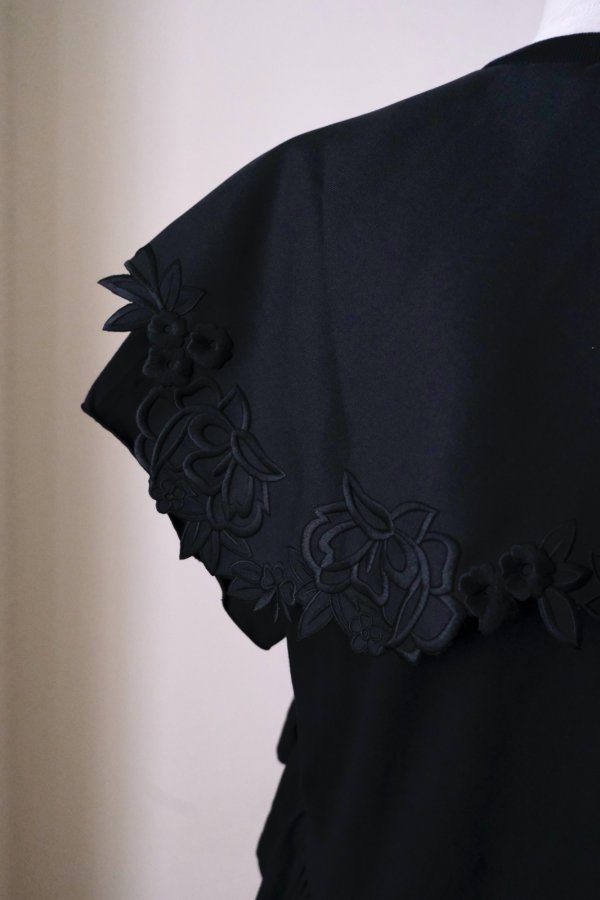 画像6: YuumiAria（ユウミアリア）EMB. Frill Tshirts black (6)