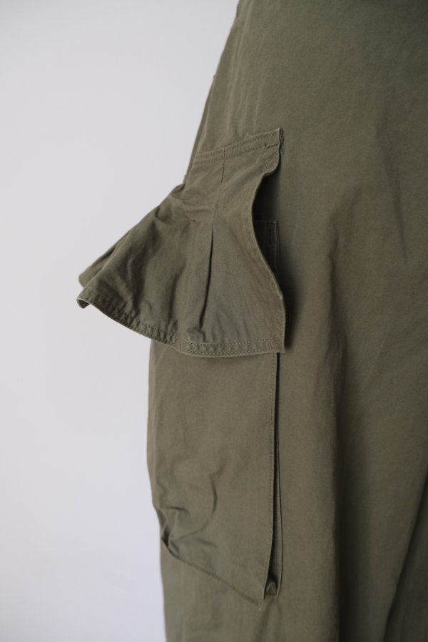 画像2: GO TO HOLLYWOOD Ruffled Flap Pocket Weather Cloth Pants khaki (2)