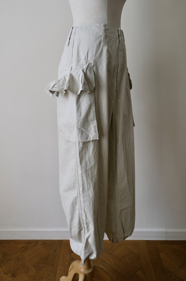 画像2: GO TO HOLLYWOOD Ruffled Flap Pocket Weather Cloth Pants off white (2)