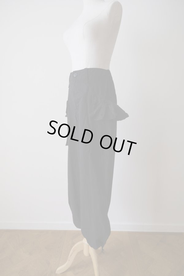 画像2: GO TO HOLLYWOOD Ruffled Flap Pocket Weather Cloth Pants black (2)