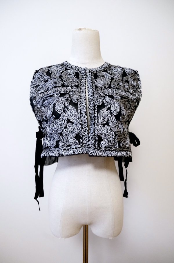 画像1: Yuumi ARIA EMBROIDERY VEST black (1)