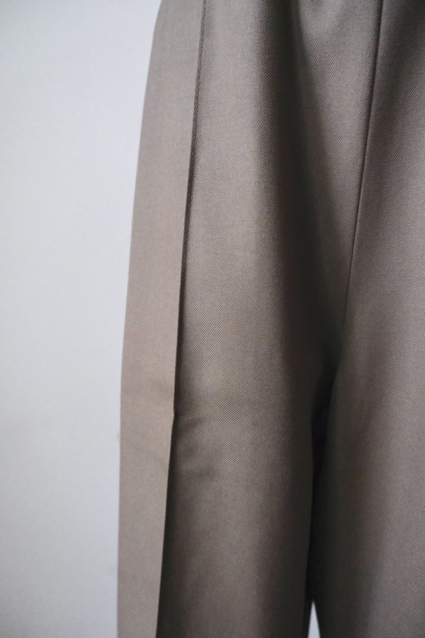画像2: MERELY MADE MERELY WOOLEN PINTUCK SLACKS / MOCHA BROWN　 (2)