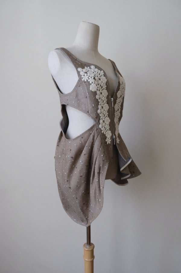 画像2: AOIWANAKA  Stardust Jacquard Asymmetric Vest (2)