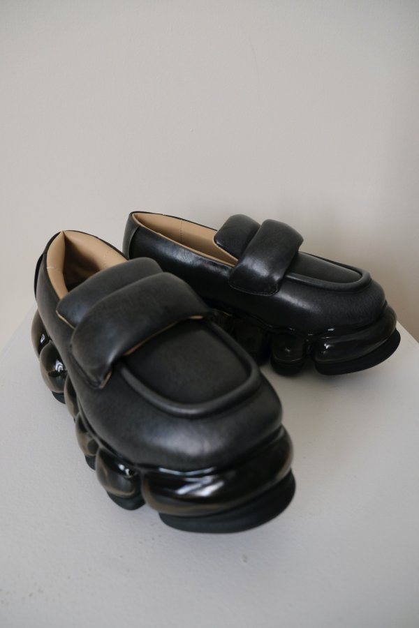 画像1: MIKIOSAKABE JEWELRY PUFF LOAFER black (1)
