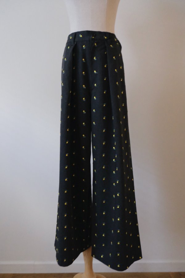 画像1: naokitomizuka (ナオキトミヅカ) Flower embroidery slacks (1)