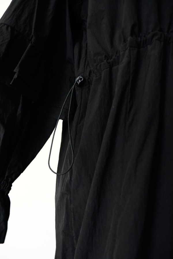 画像4: naokitomizuka (ナオキトミヅカ) Nylon ruffled dress  black (4)