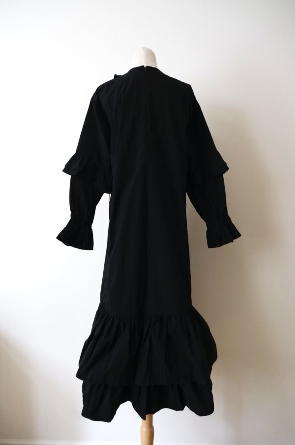 画像3: naokitomizuka (ナオキトミヅカ) Nylon ruffled dress  black (3)