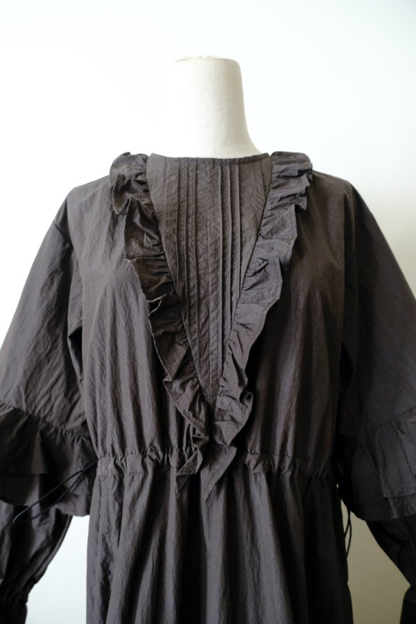 画像6: naokitomizuka (ナオキトミヅカ) Nylon ruffled dress brown (6)