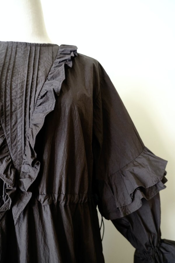 画像5: naokitomizuka (ナオキトミヅカ) Nylon ruffled dress brown (5)