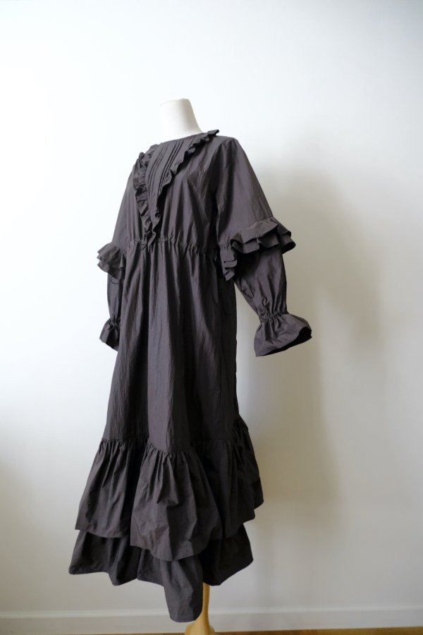 画像2: naokitomizuka (ナオキトミヅカ) Nylon ruffled dress brown (2)