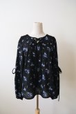 画像1: LOKITHO (ロキト）FLOWER EMB. RIBBON TOP　blue (1)