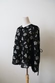 画像2: LOKITHO (ロキト）FLOWER EMB. RIBBON TOP　white (2)