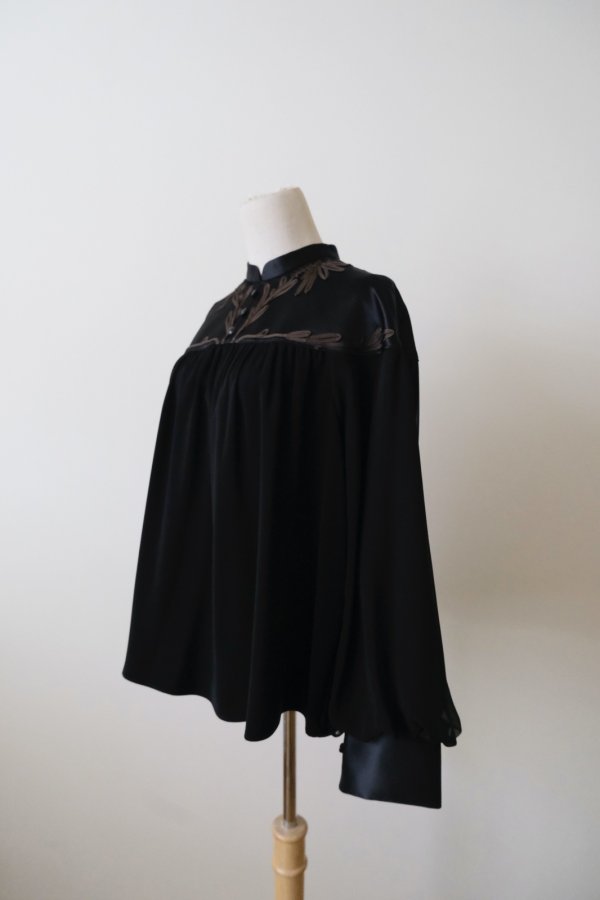 画像2: LOKITHO (ロキト) cord emb. yoke top black (2)