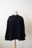 画像1: LOKITHO (ロキト) cord emb. yoke top navy (1)