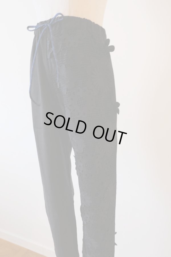画像2: besidedrama Flower Lace Relax Pants black (2)