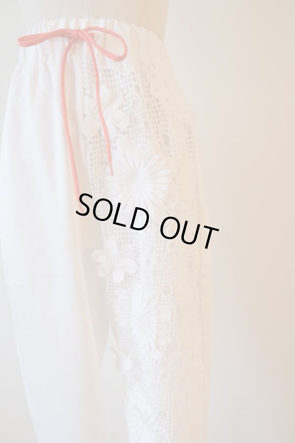 画像2: besidedrama Flower Lace Relax Pants WHITE (2)