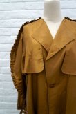 画像5: DECO depuis 1985 (デコ ドゥピュイイチキューハチゴー)  shoulder frill  coat camel (5)