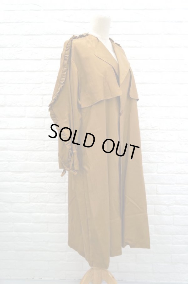 画像3: DECO depuis 1985 (デコ ドゥピュイイチキューハチゴー)  shoulder frill  coat camel (3)