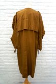 画像4: DECO depuis 1985 (デコ ドゥピュイイチキューハチゴー)  shoulder frill  coat camel (4)