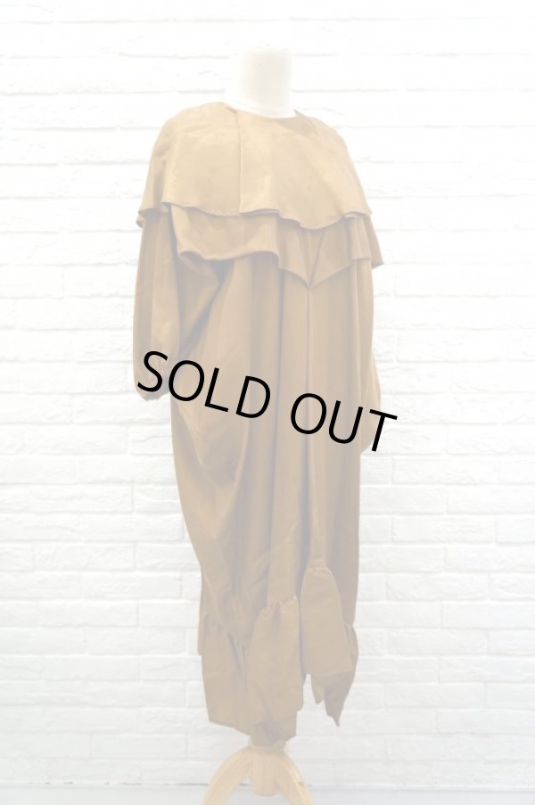 画像2: DECO depuis 1985 (デコ ドゥピュイイチキューハチゴー)   big collar onepiece camel (2)