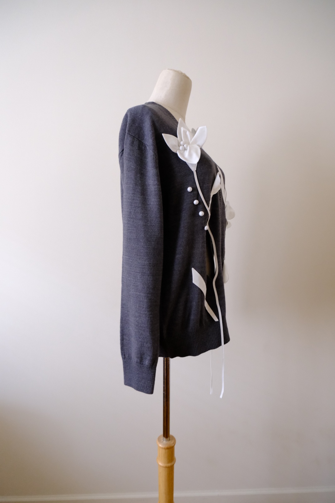 RIV NOBUHIKO (リブ ノブヒコ)PALMER FLOWER CARDIGAN grey RIV NOBUHIKO (リブ ノブヒコ)PALMER FLOWER CARDIGAN grey