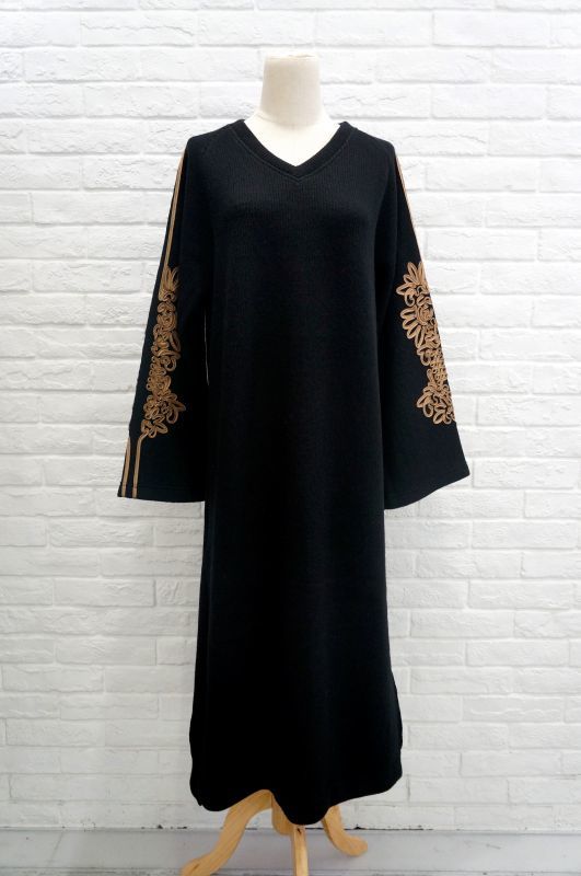 LOKITHO／CORD EMBROIDRED KNIT DRESS