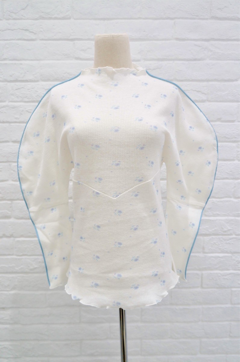 DECO depuis 1985 (デコ ドゥピュイイチキューハチゴー) flower thermal gessyoku tops blue